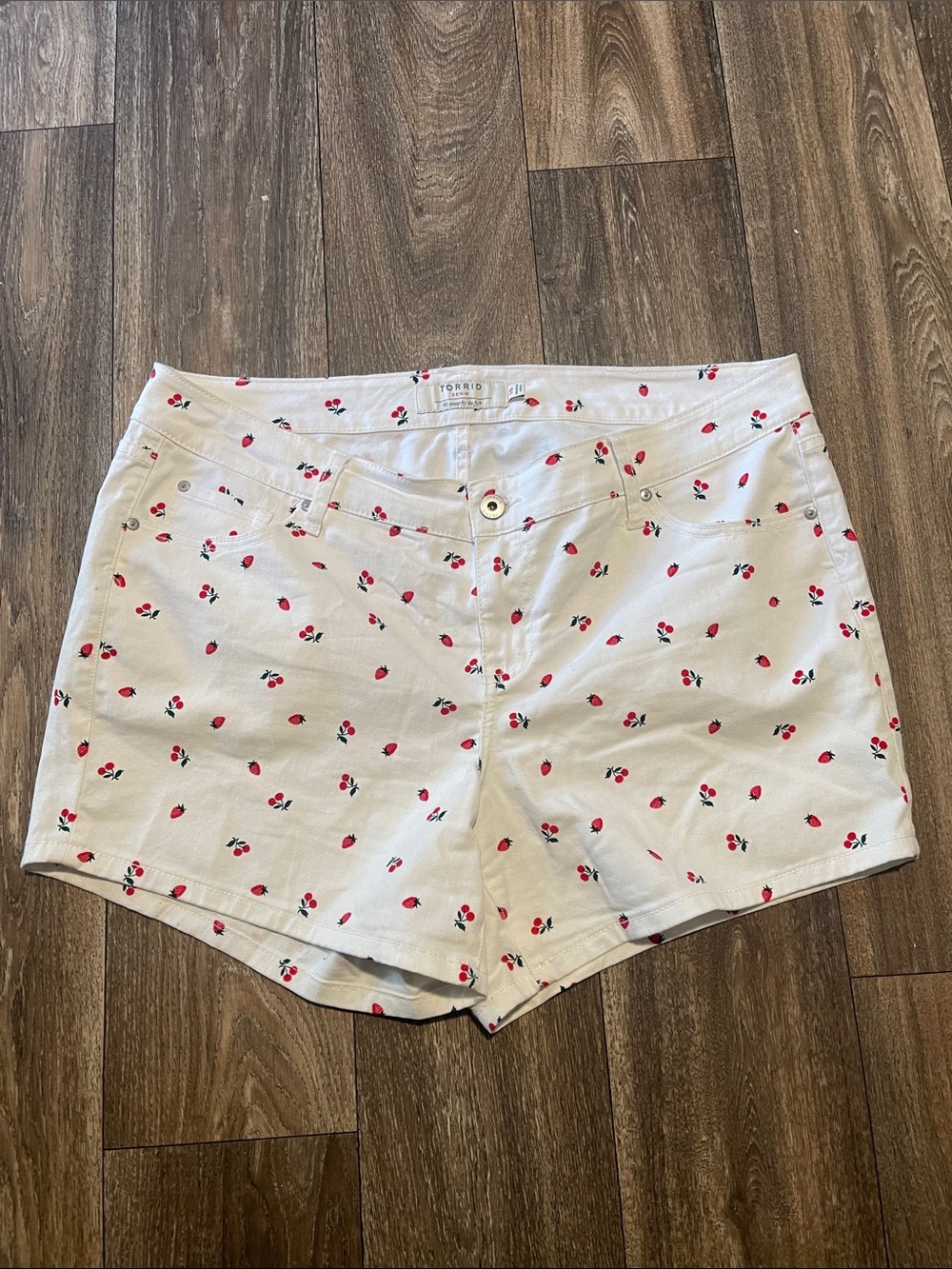 Torrid 16 White Cherry-Print Women’s Denim Shorts
